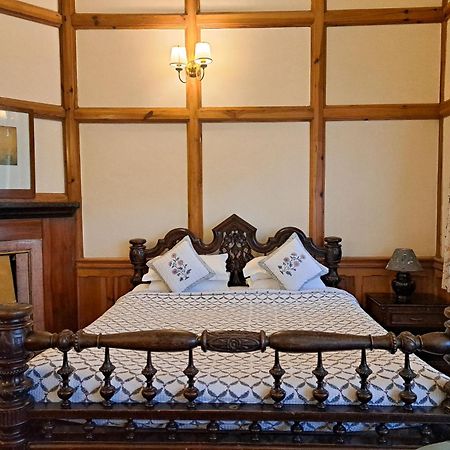 The Heritage Club - Tripura Castle Hotel And Spa 실롱 외부 사진