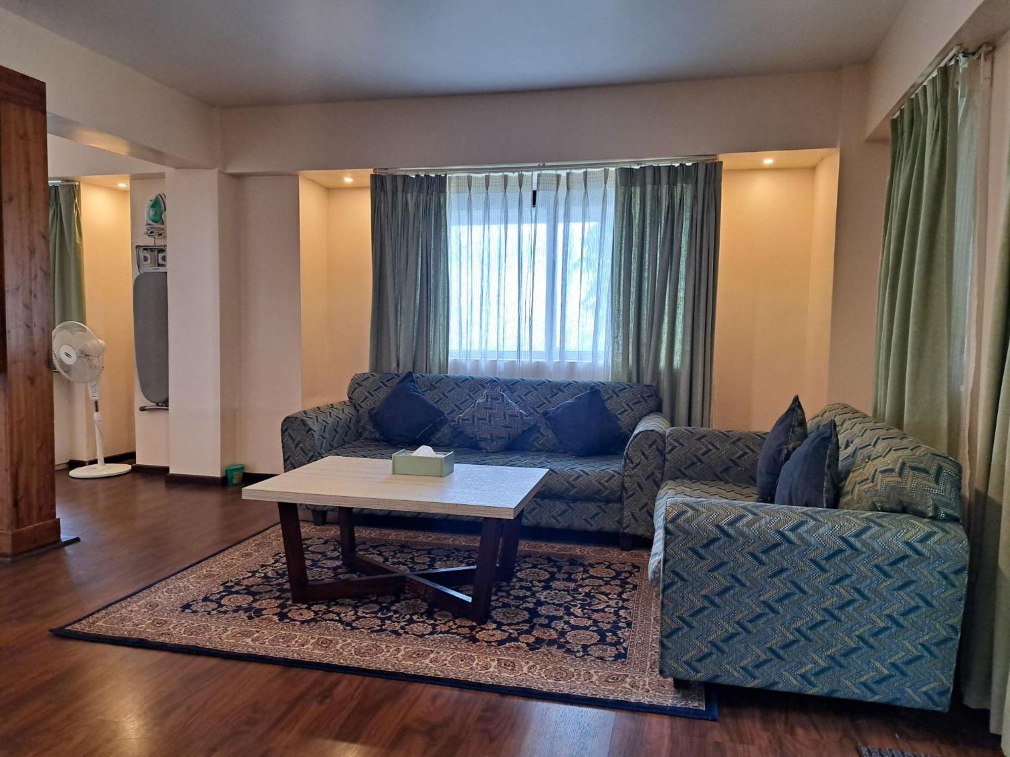 The Heritage Club - Tripura Castle Hotel And Spa 실롱 외부 사진