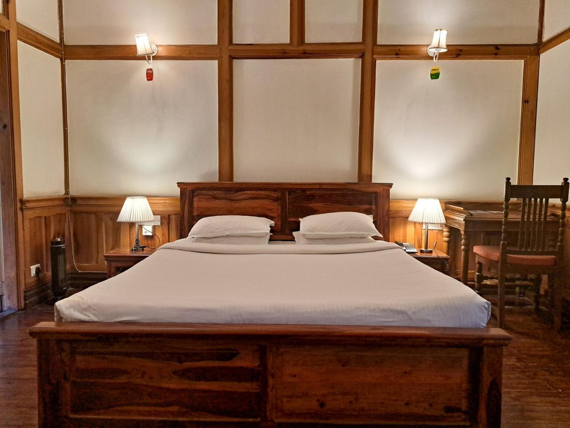 The Heritage Club - Tripura Castle Hotel And Spa 실롱 외부 사진