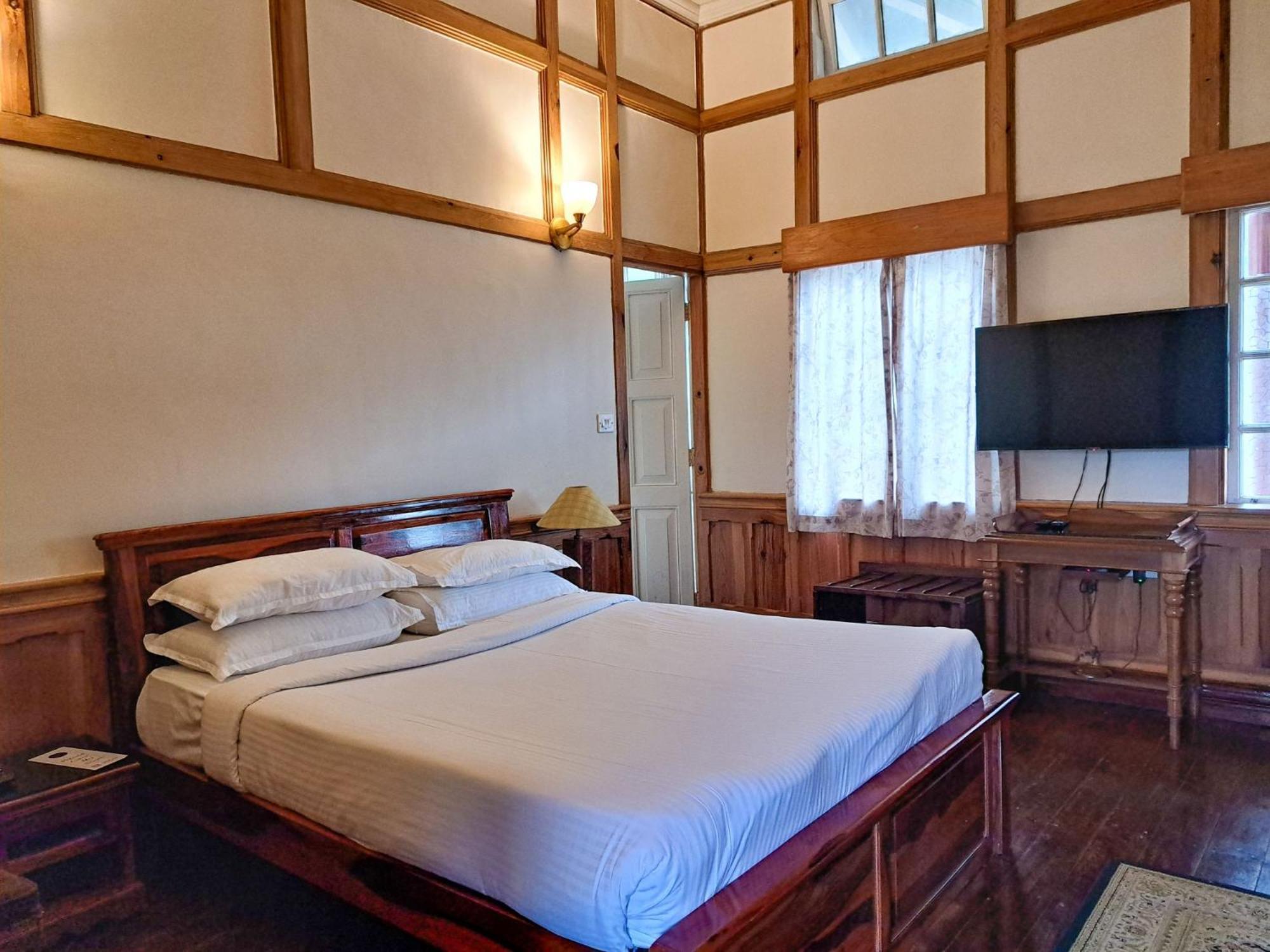 The Heritage Club - Tripura Castle Hotel And Spa 실롱 외부 사진