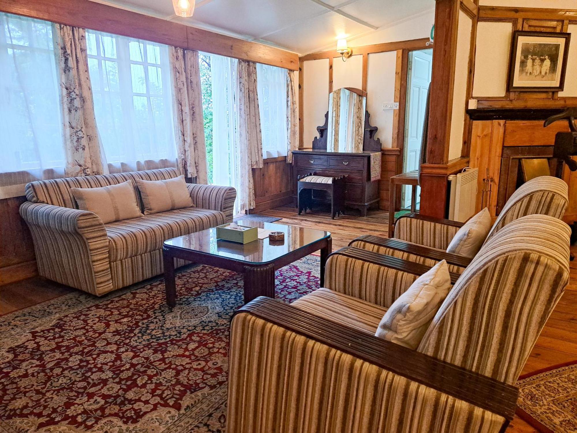 The Heritage Club - Tripura Castle Hotel And Spa 실롱 외부 사진