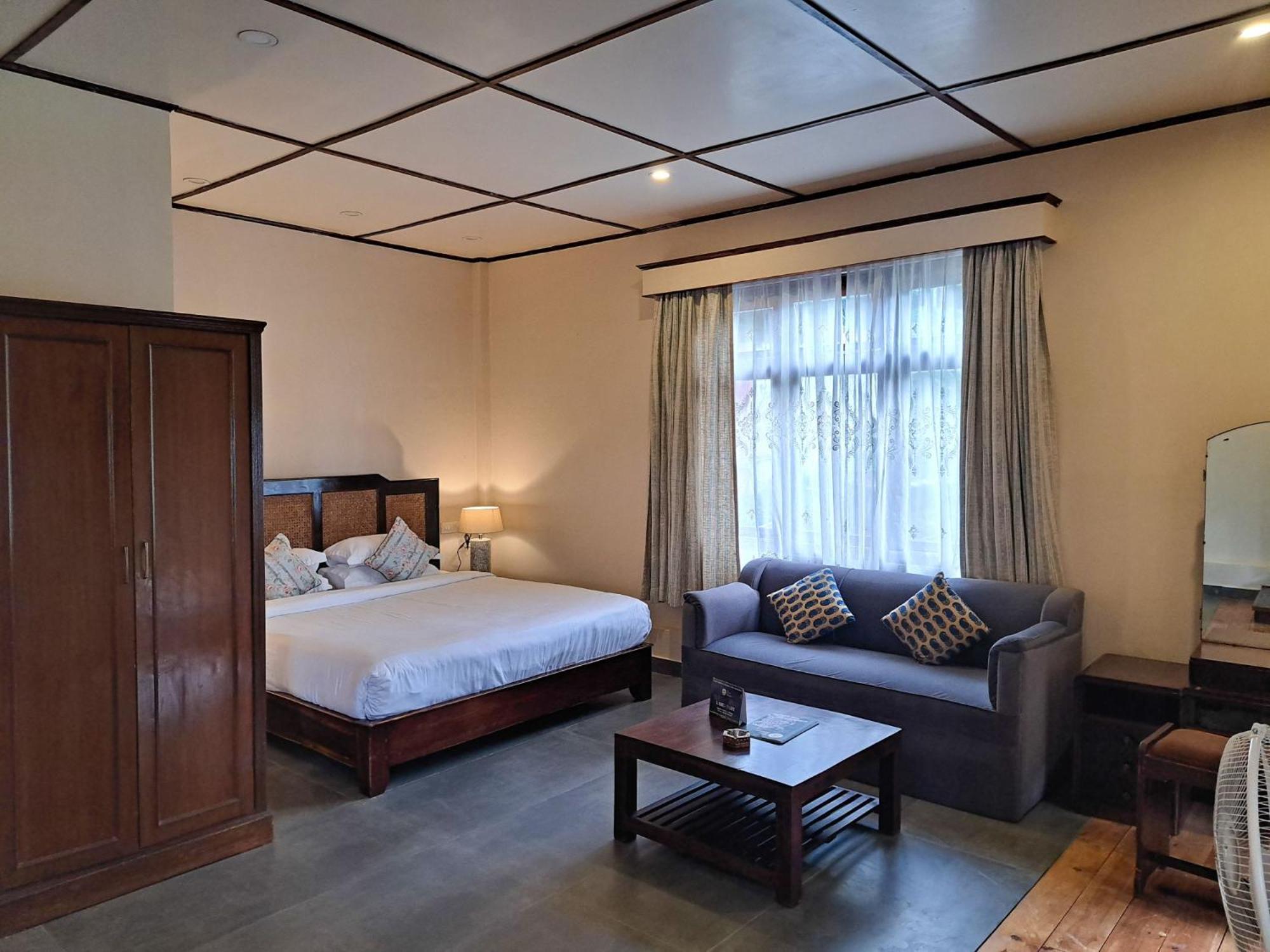 The Heritage Club - Tripura Castle Hotel And Spa 실롱 외부 사진