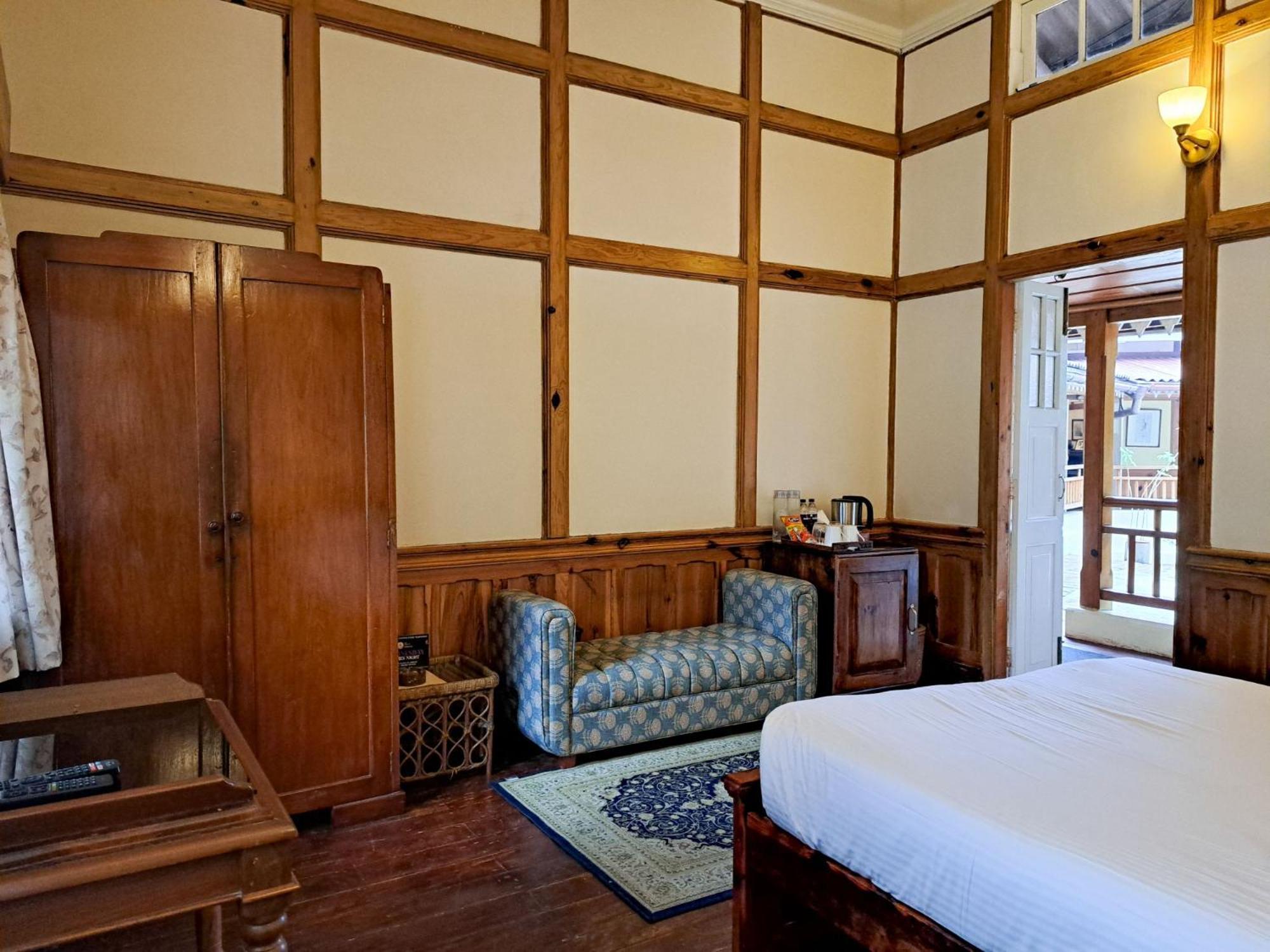 The Heritage Club - Tripura Castle Hotel And Spa 실롱 외부 사진