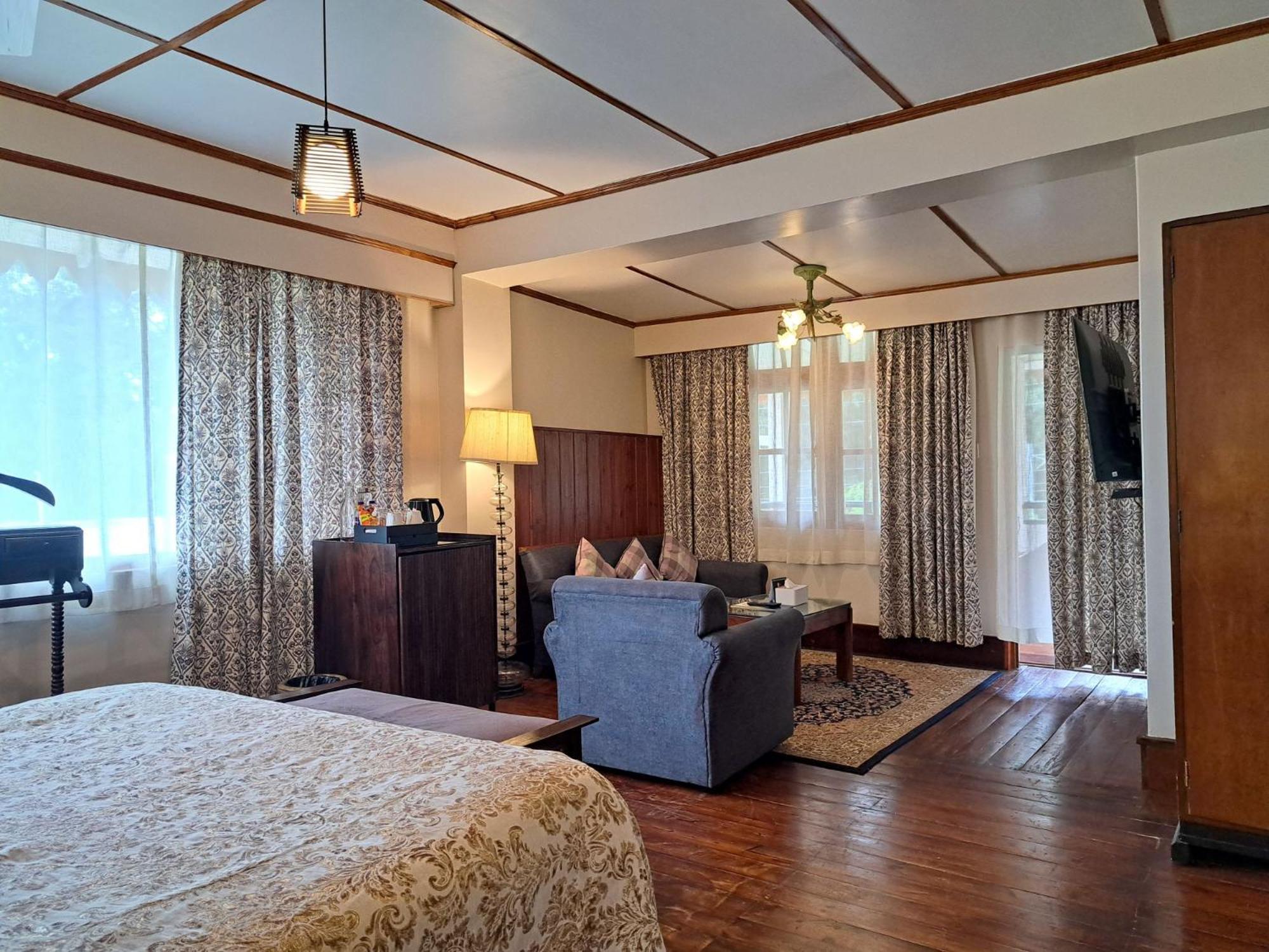 The Heritage Club - Tripura Castle Hotel And Spa 실롱 외부 사진