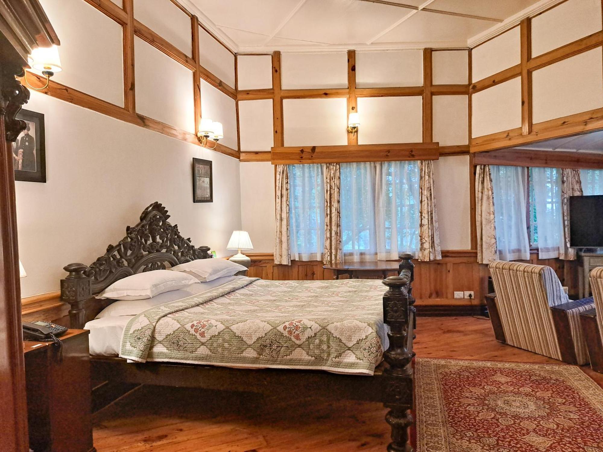 The Heritage Club - Tripura Castle Hotel And Spa 실롱 외부 사진