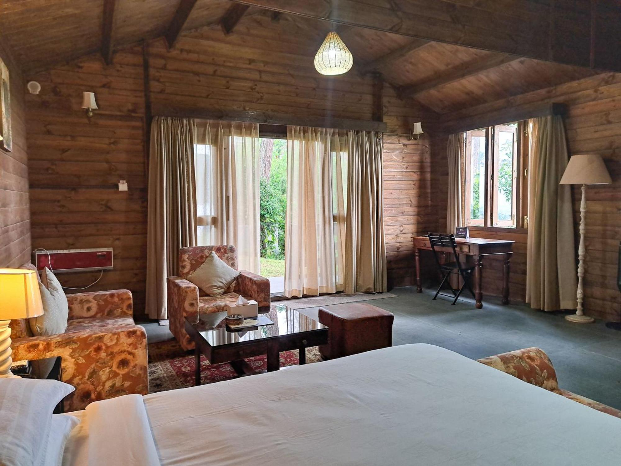The Heritage Club - Tripura Castle Hotel And Spa 실롱 외부 사진