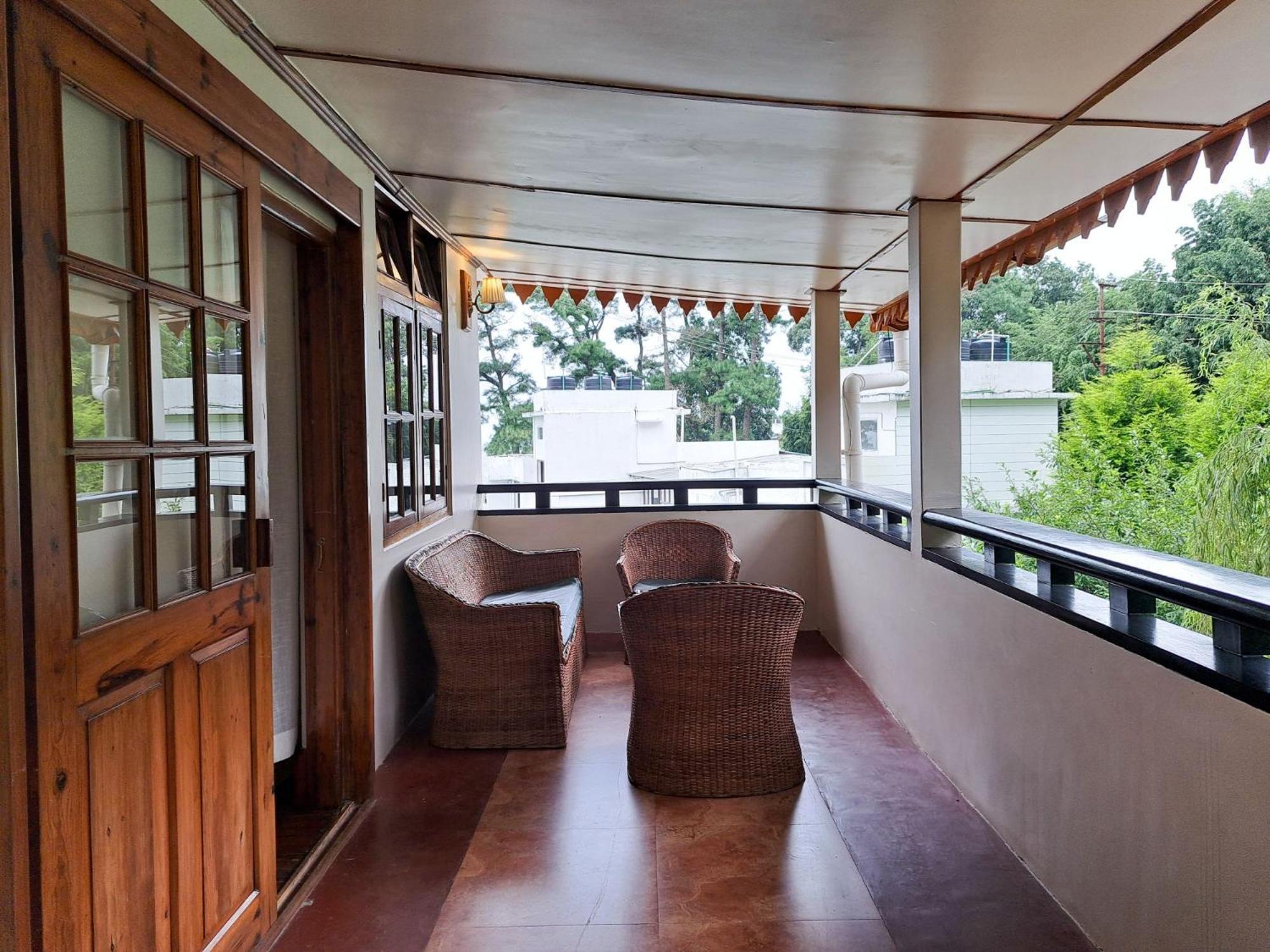 The Heritage Club - Tripura Castle Hotel And Spa 실롱 외부 사진