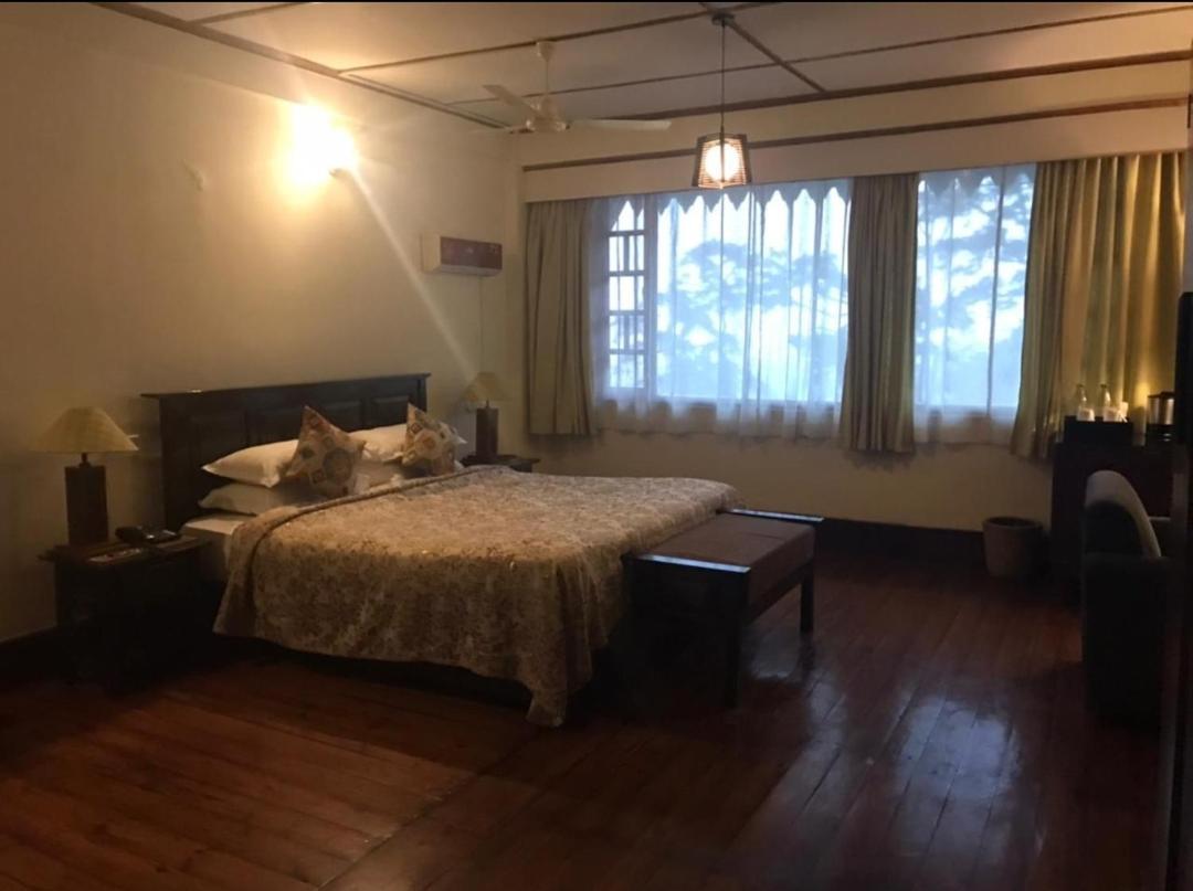 The Heritage Club - Tripura Castle Hotel And Spa 실롱 외부 사진