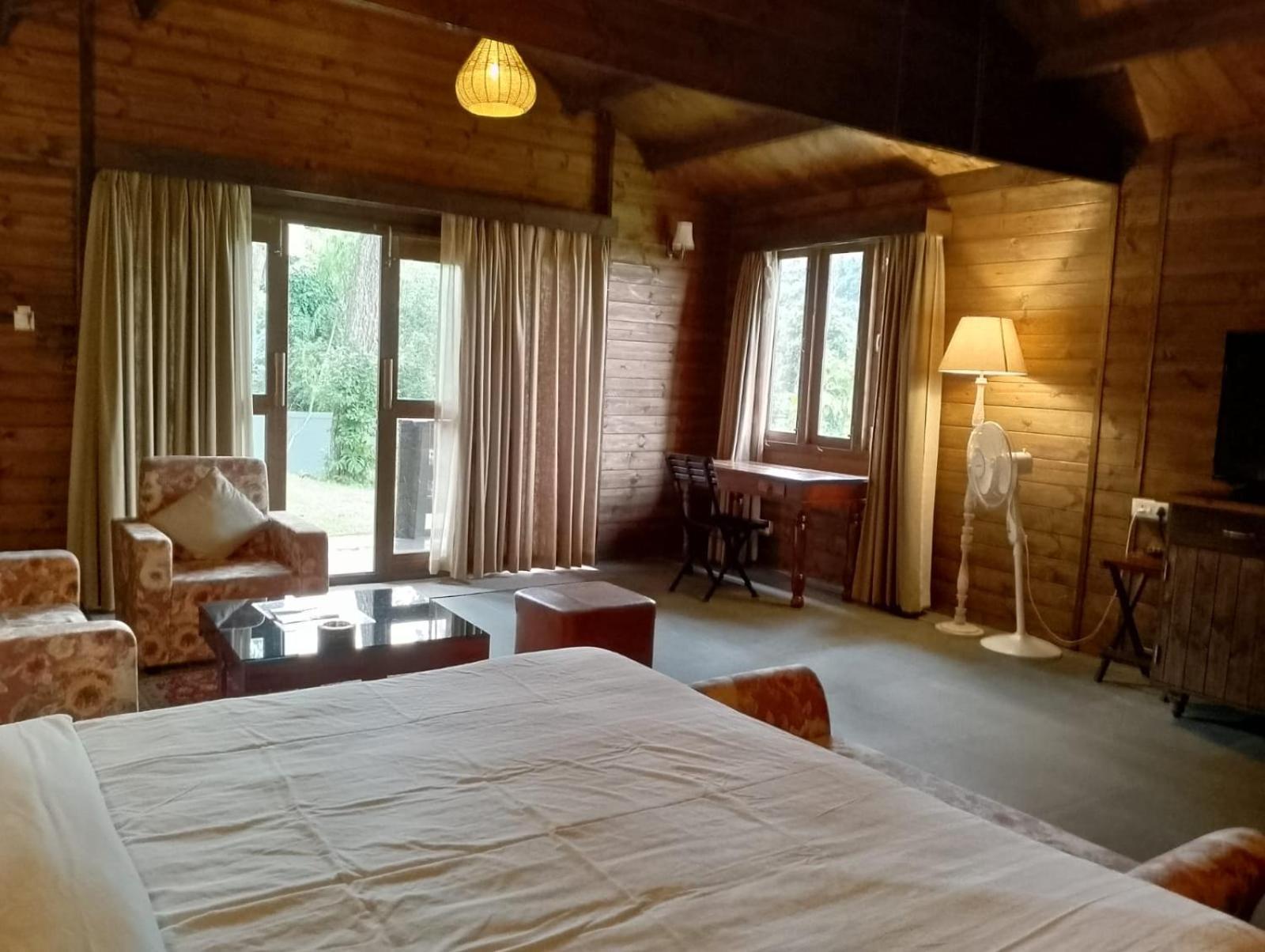The Heritage Club - Tripura Castle Hotel And Spa 실롱 외부 사진