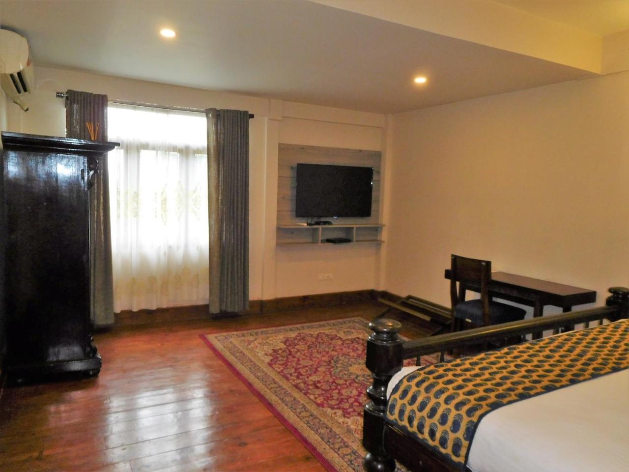 The Heritage Club - Tripura Castle Hotel And Spa 실롱 외부 사진