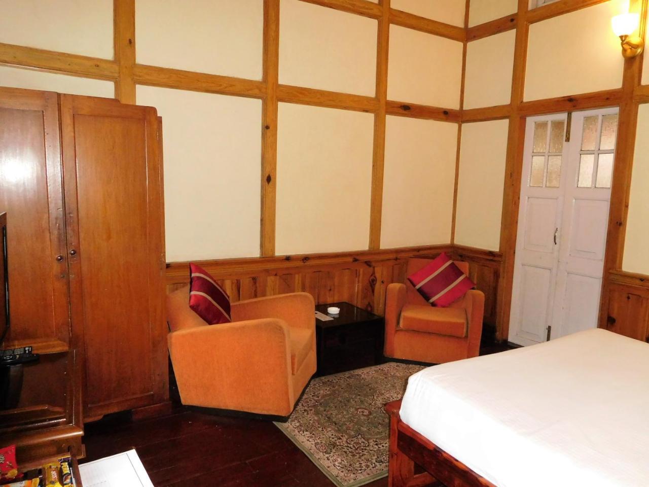 The Heritage Club - Tripura Castle Hotel And Spa 실롱 외부 사진