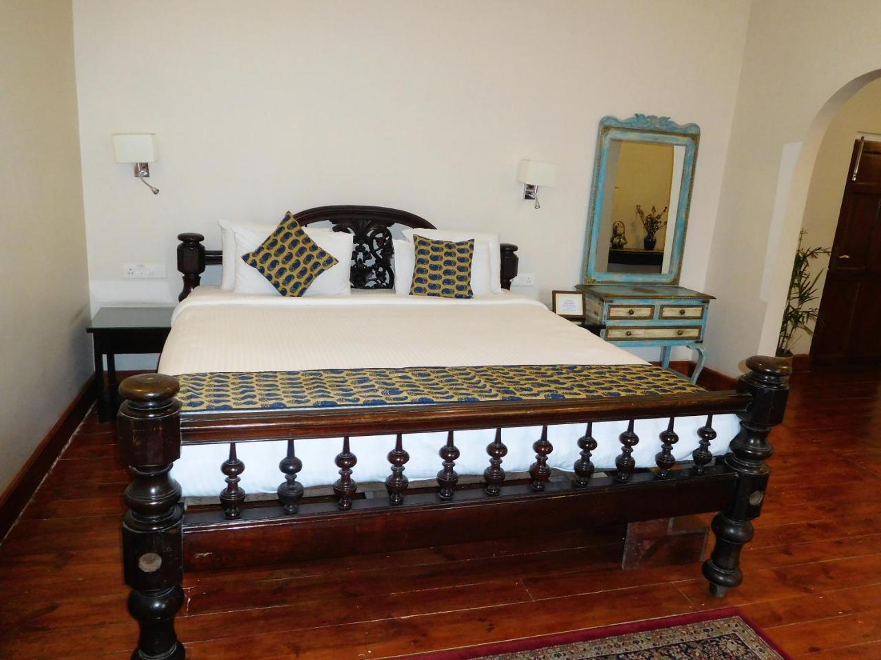 The Heritage Club - Tripura Castle Hotel And Spa 실롱 외부 사진