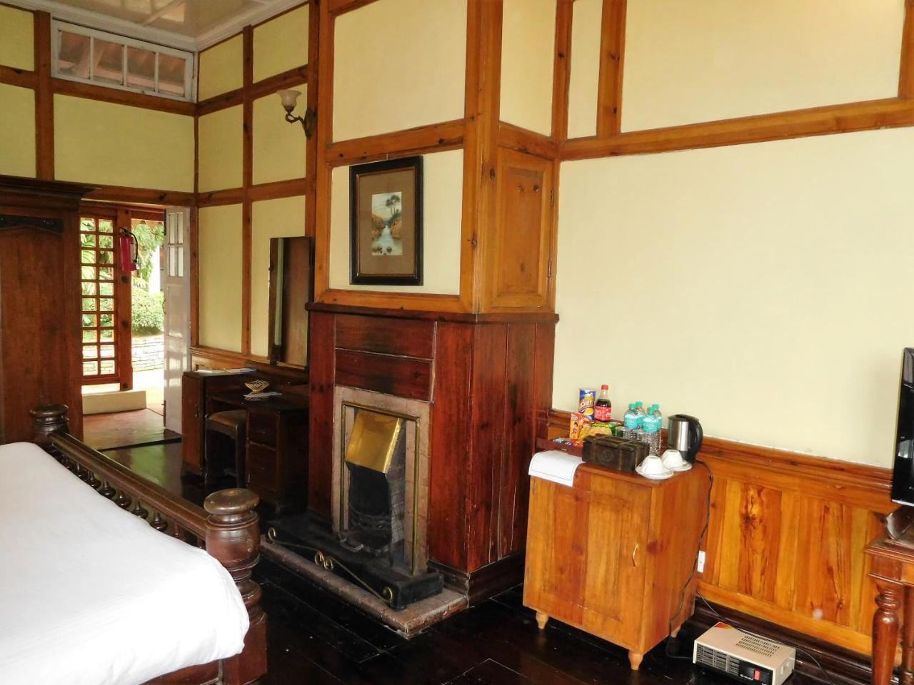 The Heritage Club - Tripura Castle Hotel And Spa 실롱 외부 사진