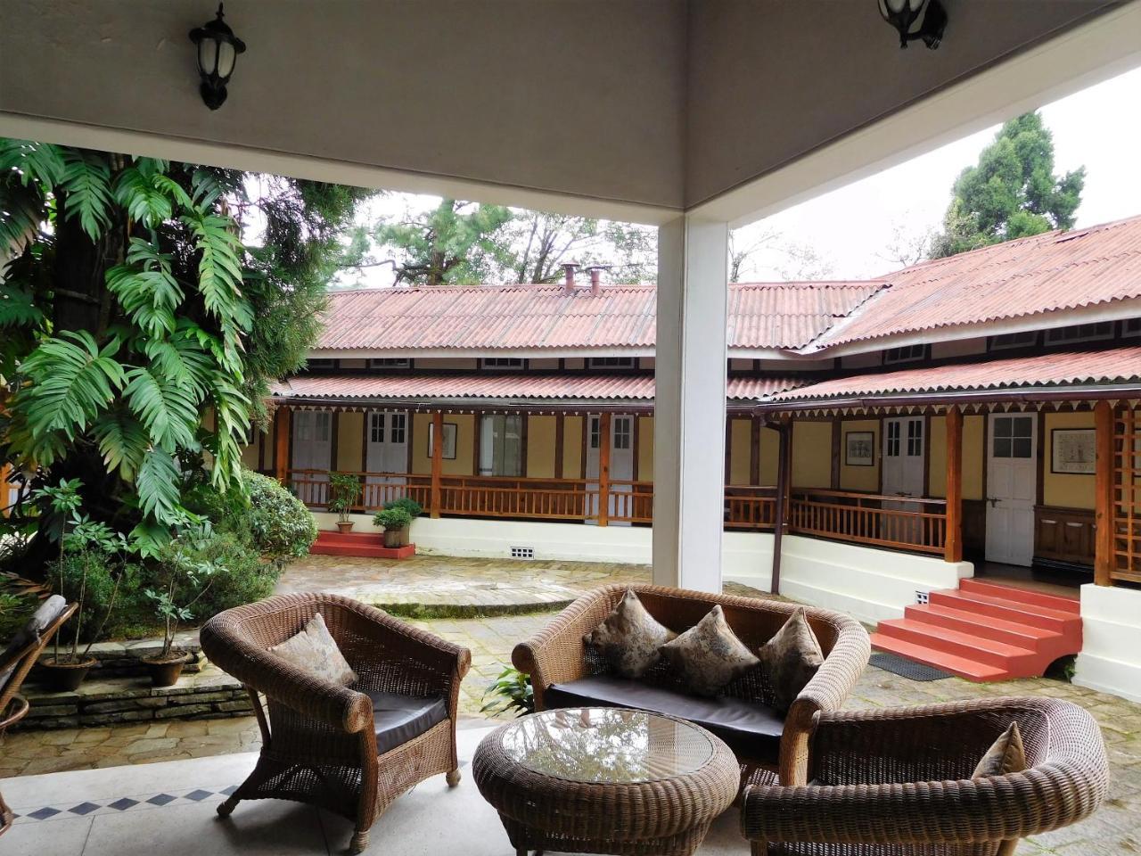The Heritage Club - Tripura Castle Hotel And Spa 실롱 외부 사진