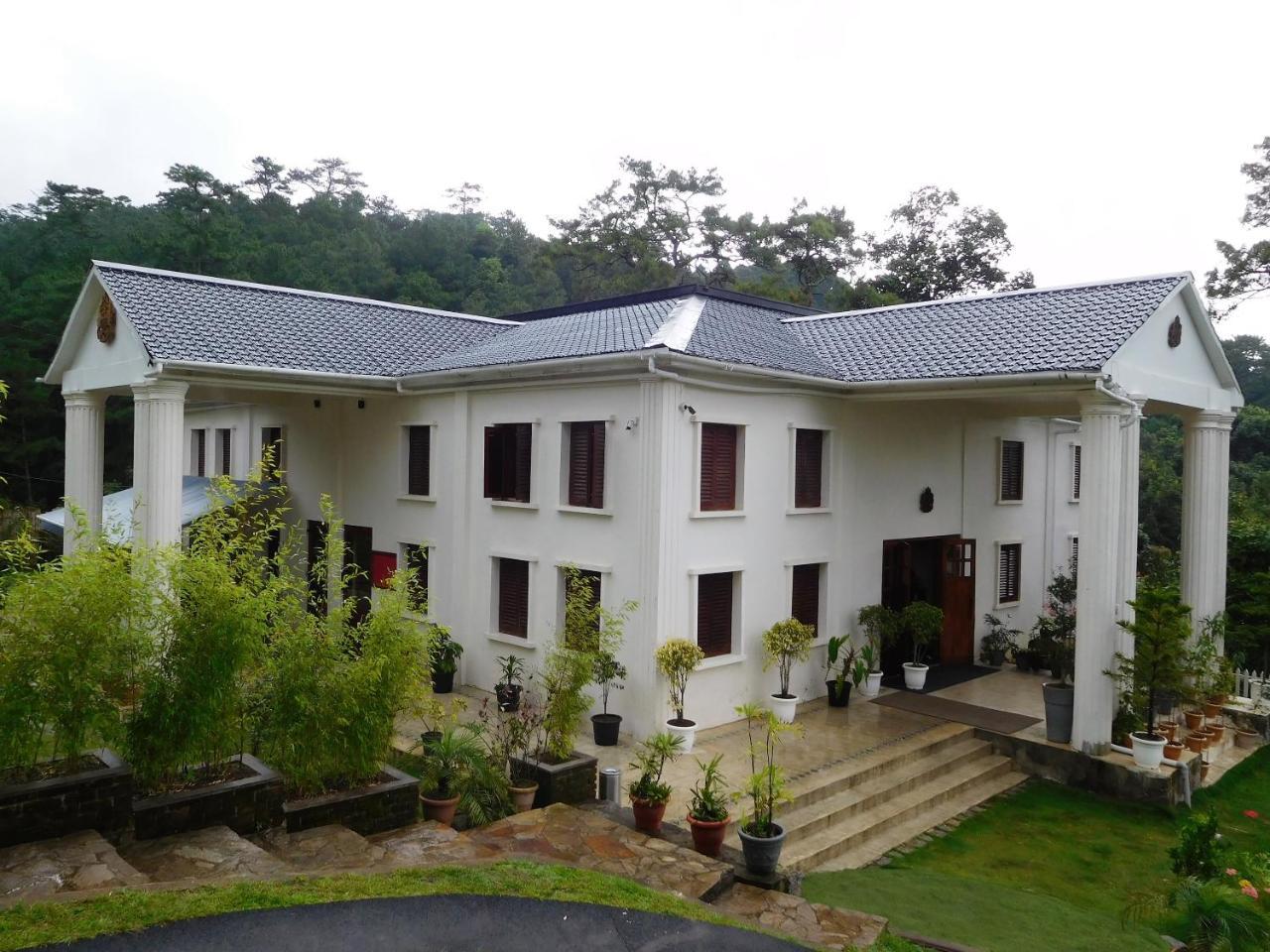 The Heritage Club - Tripura Castle Hotel And Spa 실롱 외부 사진