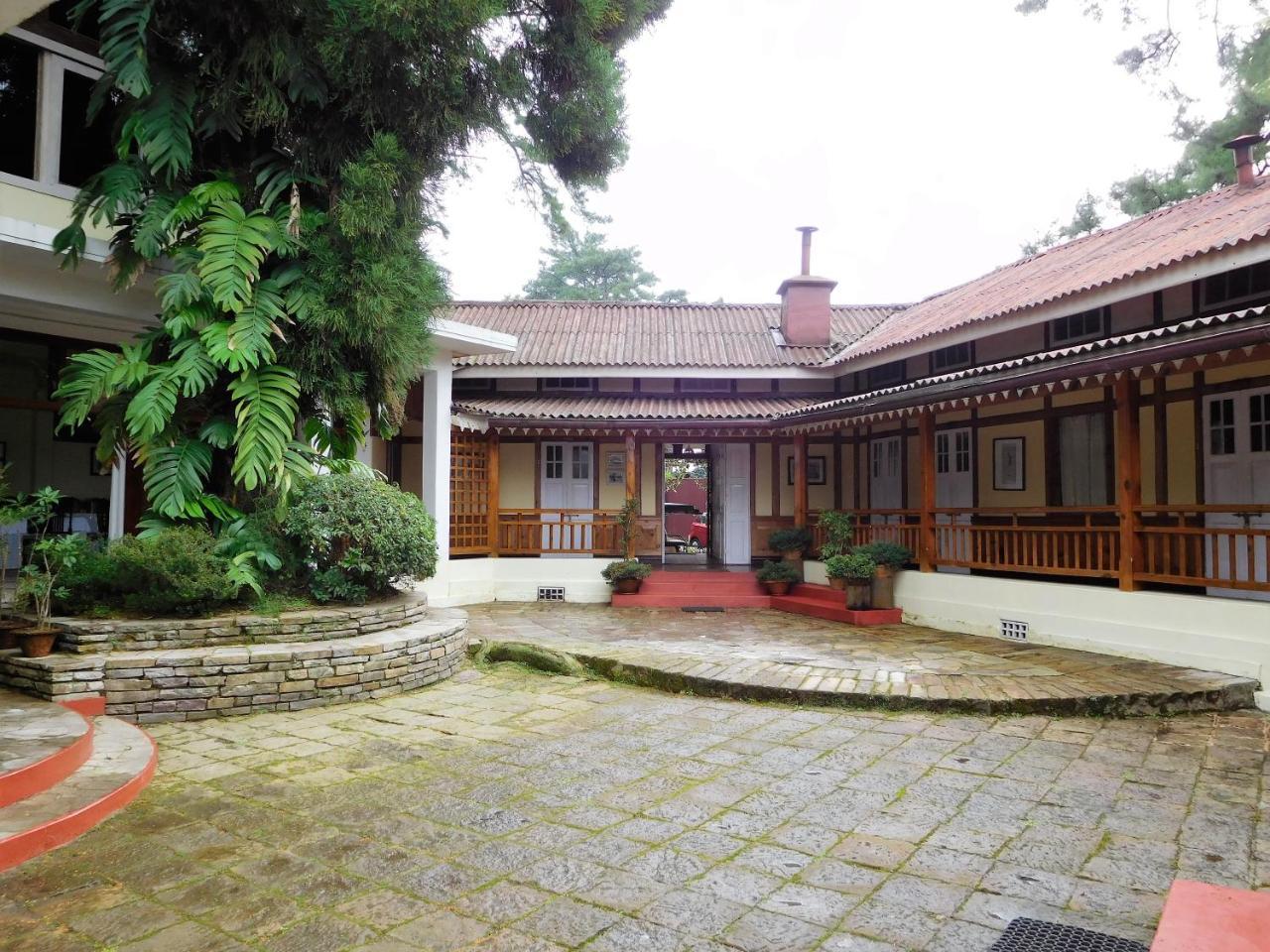The Heritage Club - Tripura Castle Hotel And Spa 실롱 외부 사진